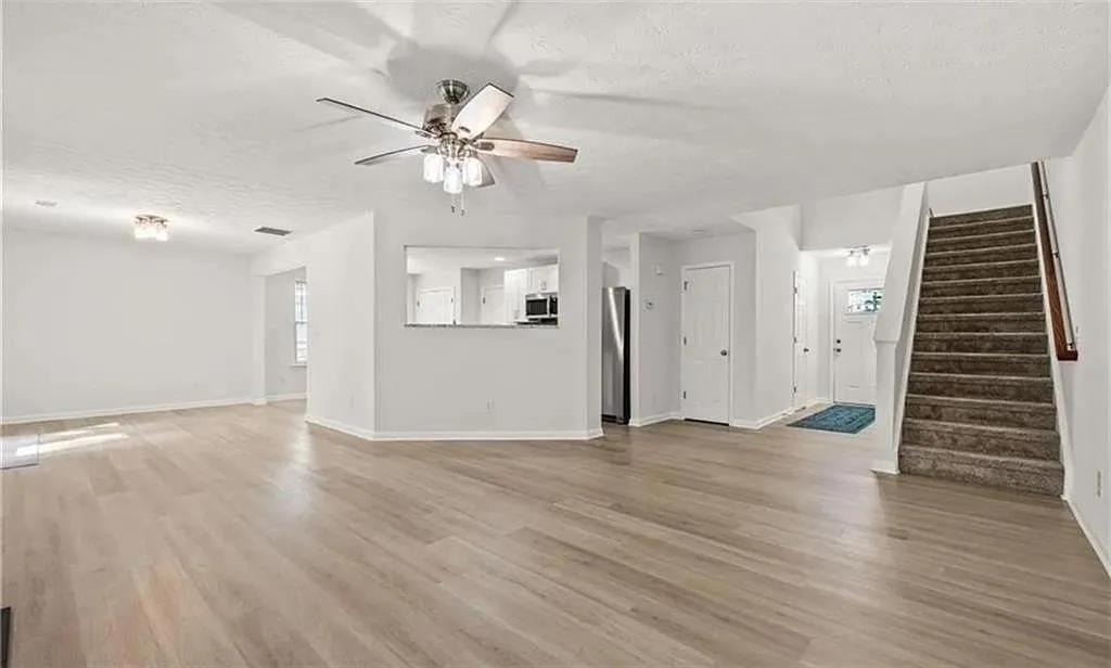 3 bed, 2.5 bath, 1680 sqft, $2,300 — Photo 3