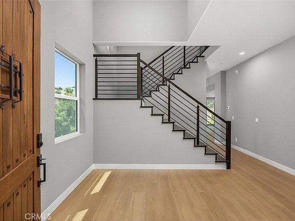 5th image of 693 Castlehill Dr