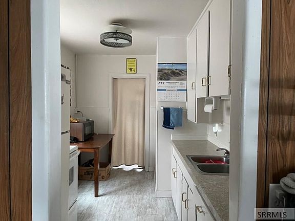 4th image of 1472 W Carson St