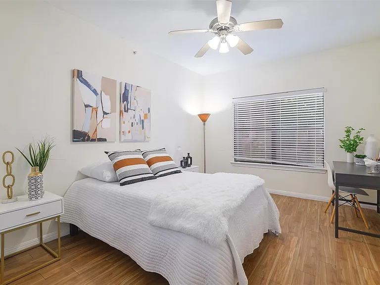 2502 Leon St #208 — Photo 11