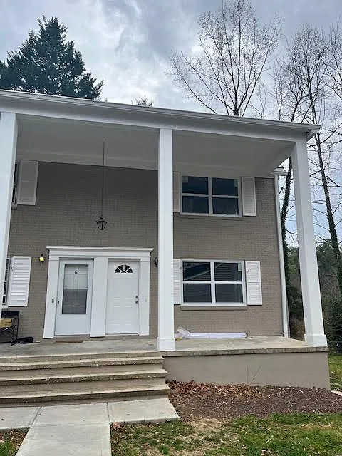 2715 Greenville Hwy