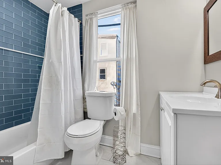 2543 Nicholas St — Photo 26