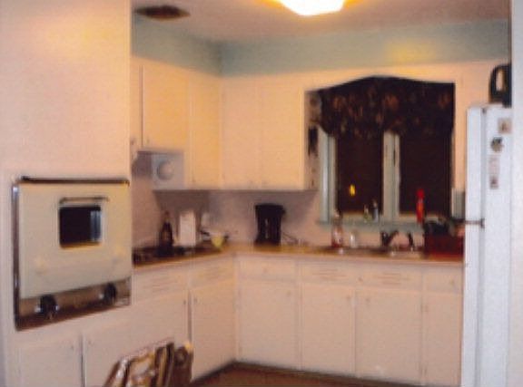 5th image of 490 Broadview Ave