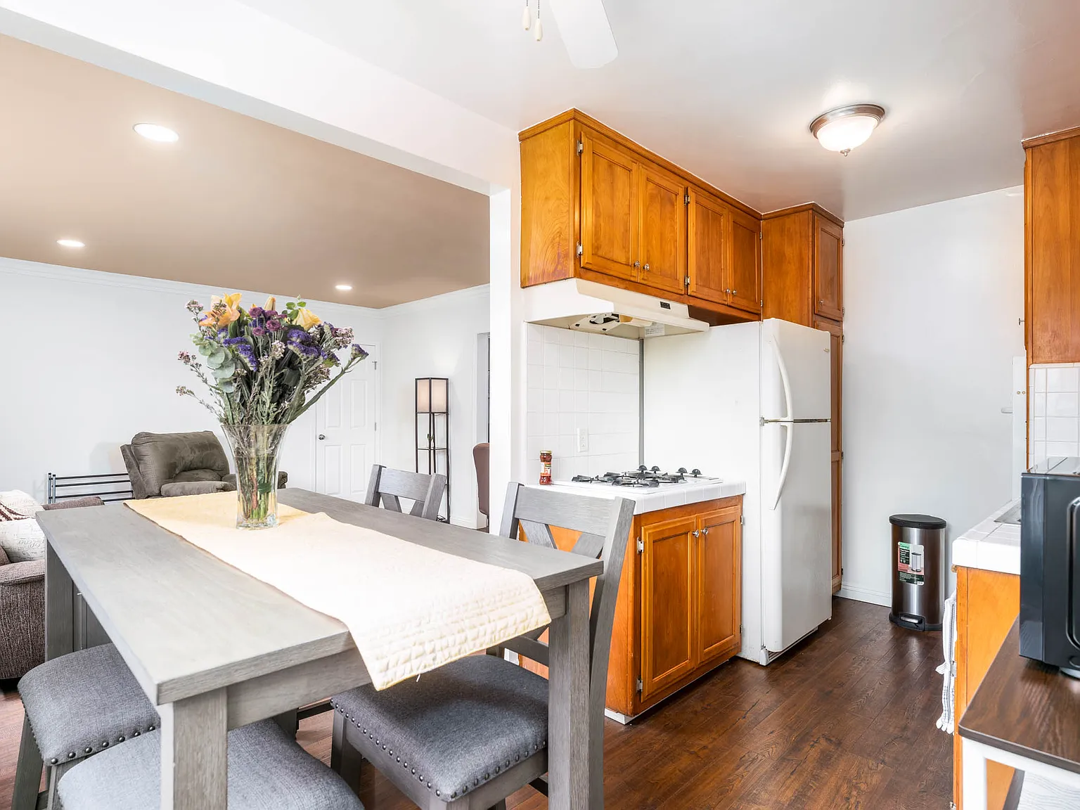 2 bed, 800 sqft, $2,050 — Photo 4