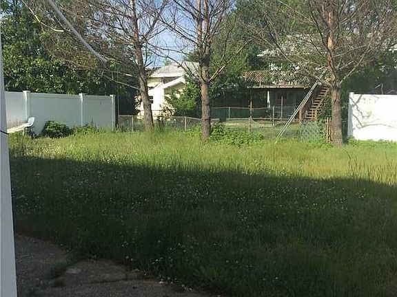 3rd image of 407 Nassau Avenue