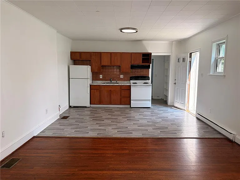 619 2nd St #1 — Photo 3