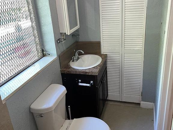 3rd image of 501 SW 38th Ter #2