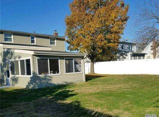 466 17th St, West Babylon, NY 11704