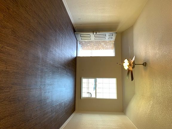 4th image of 906 Lasso Dr #A