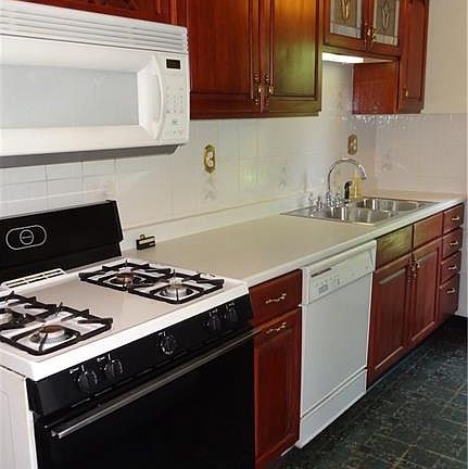 5th image of 215 Kettering Dr