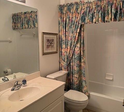 5th image of 4631 Torrey Pines CT
