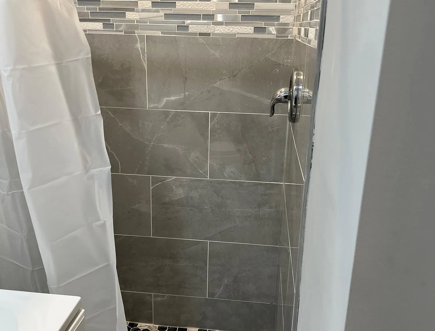 6 bed, 1024 sqft, $950 — Photo 3