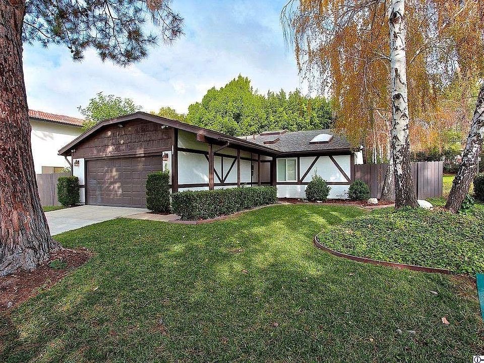 1st image of 775 Elmhurst Cir