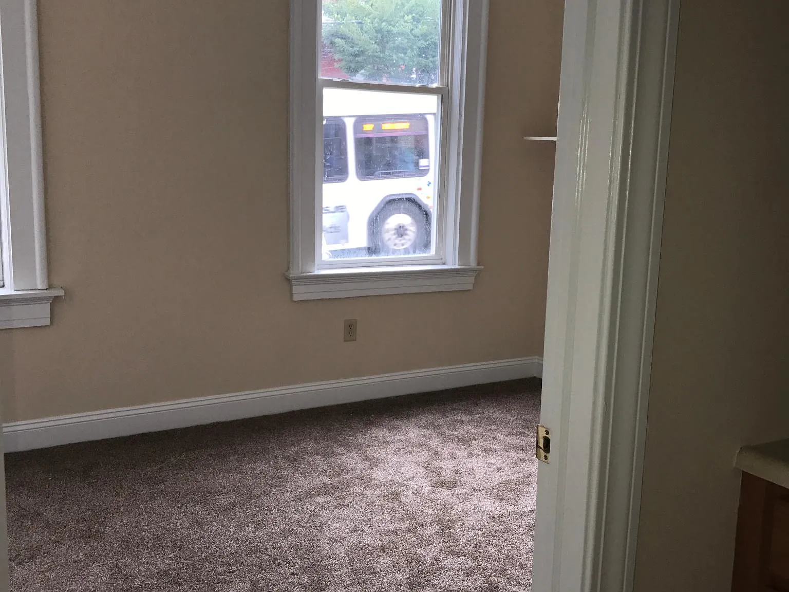 4 bed, $2,500 — Photo 2