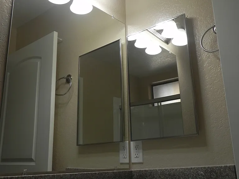 Chapman Villas Apartments — Photo 37