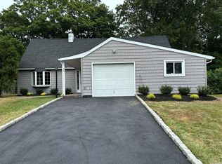 56 Sagebrush Ln, Islandia, NY 11749