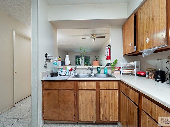 5th image of 1900 E Elizabeth St #6E