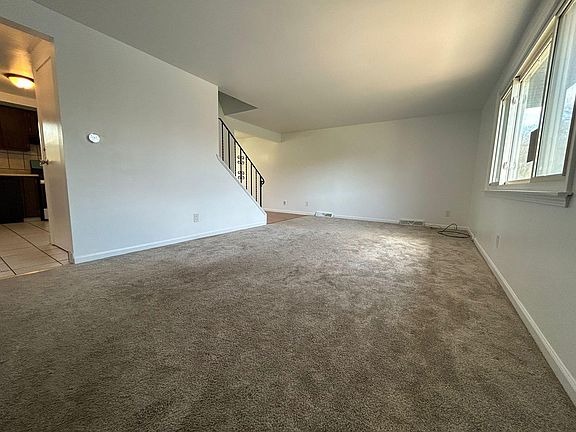 3rd image of 238 Sunshine Dr