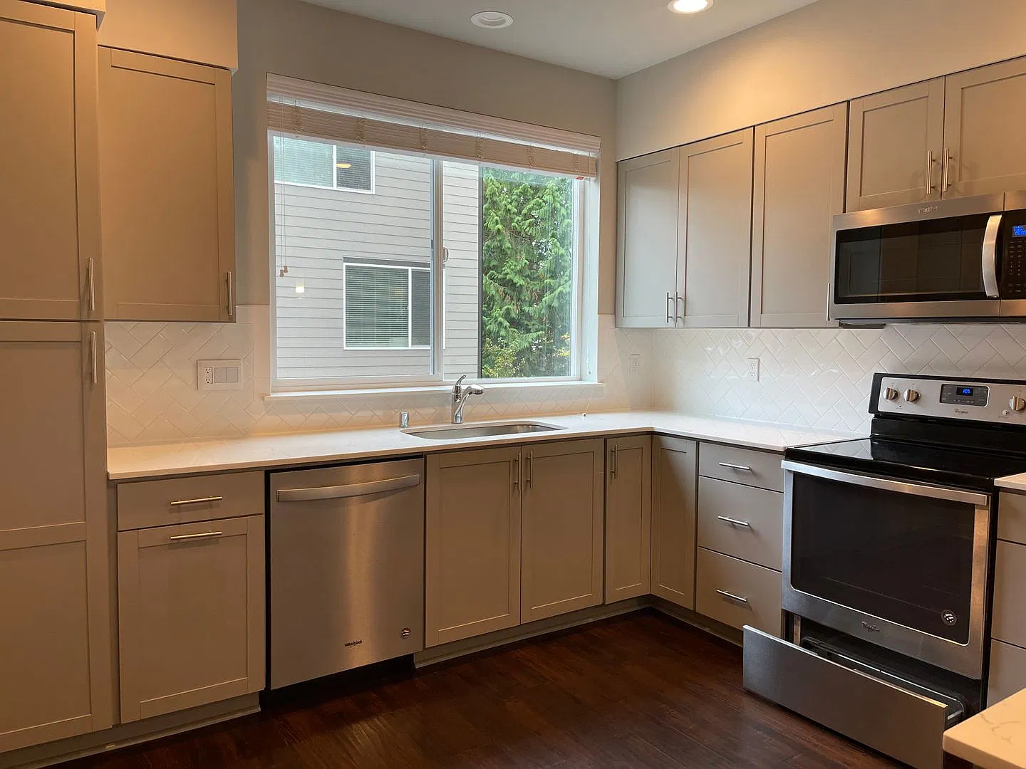 Gorgeous Row House in Edmonds! — Photo 3