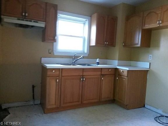 5th image of 1332 Meadowbrook Ave SE