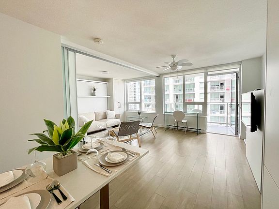 3rd image of 988 Quayside Dr #2008