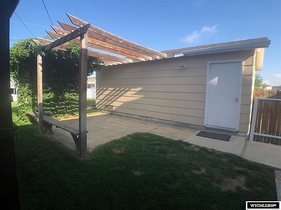 4th image of 210 Jolley Ave
