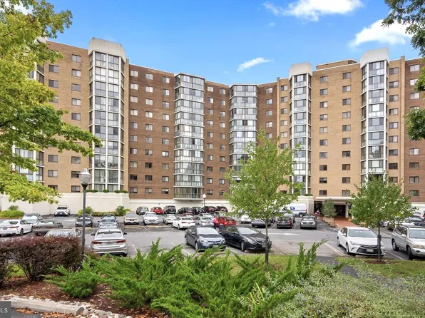 15115 Interlachen Dr #3-125, Silver Spring, MD 20906