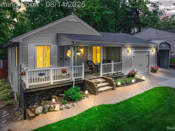 901 Ridge Rd, Lake Orion, MI 48362
