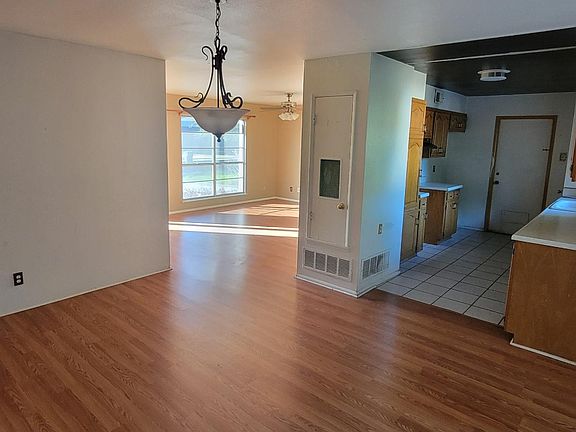 4th image of 9718 Wahada Ave