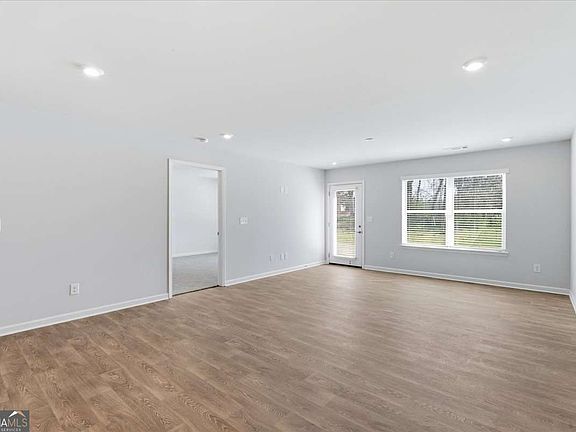 4th image of 37 Silver Leaf Ln #39