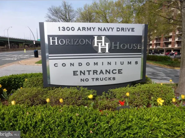 1300 Army Navy Dr APT 102, Arlington, VA 22202