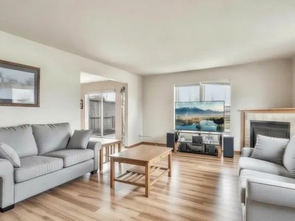 N7735 Maple Ridge Rd, Oconomowoc, WI 53066