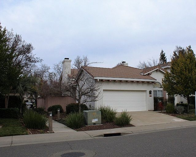 1st image of 324 Princeton Ct