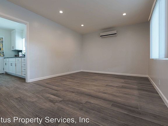 4th image of 1071 E Villa St