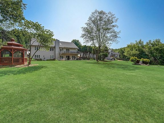 3rd image of 121 Sanctuary Ct