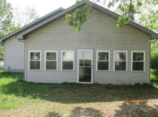 21175 Maple Ln, Wheatland, MO 65779