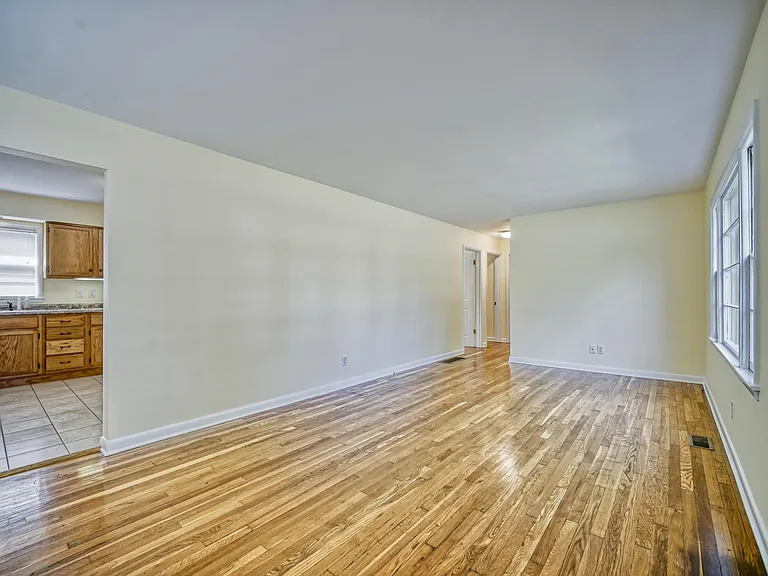 160 E Lowry Ln — Photo 9