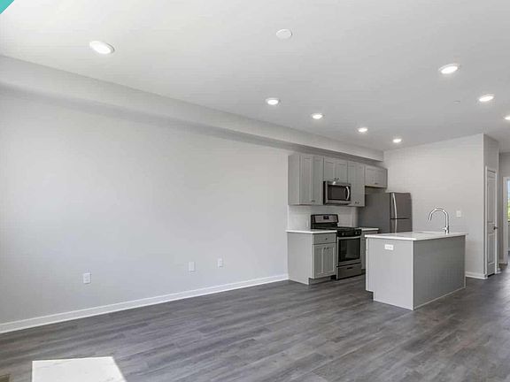 4th image of 3318 Mantua Ave #A