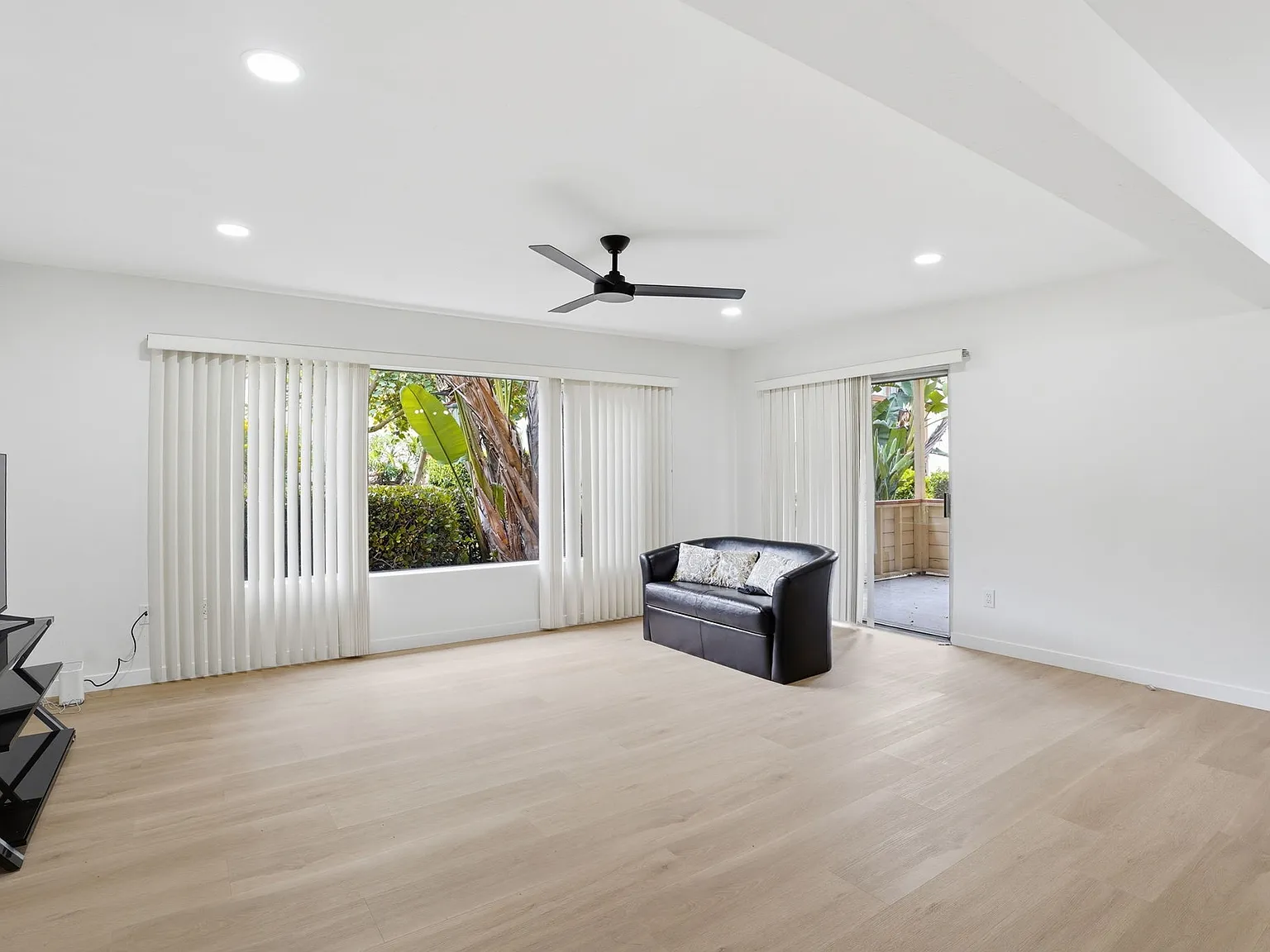 2 bed, 1252 sqft, $2,300 — Photo 3