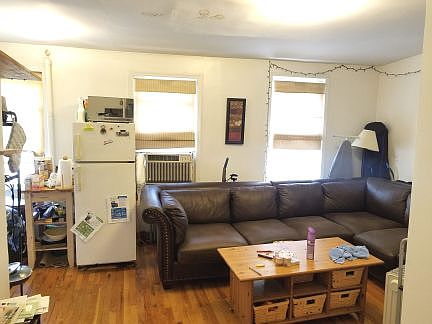 3rd image of 117 Leonard St APT 4