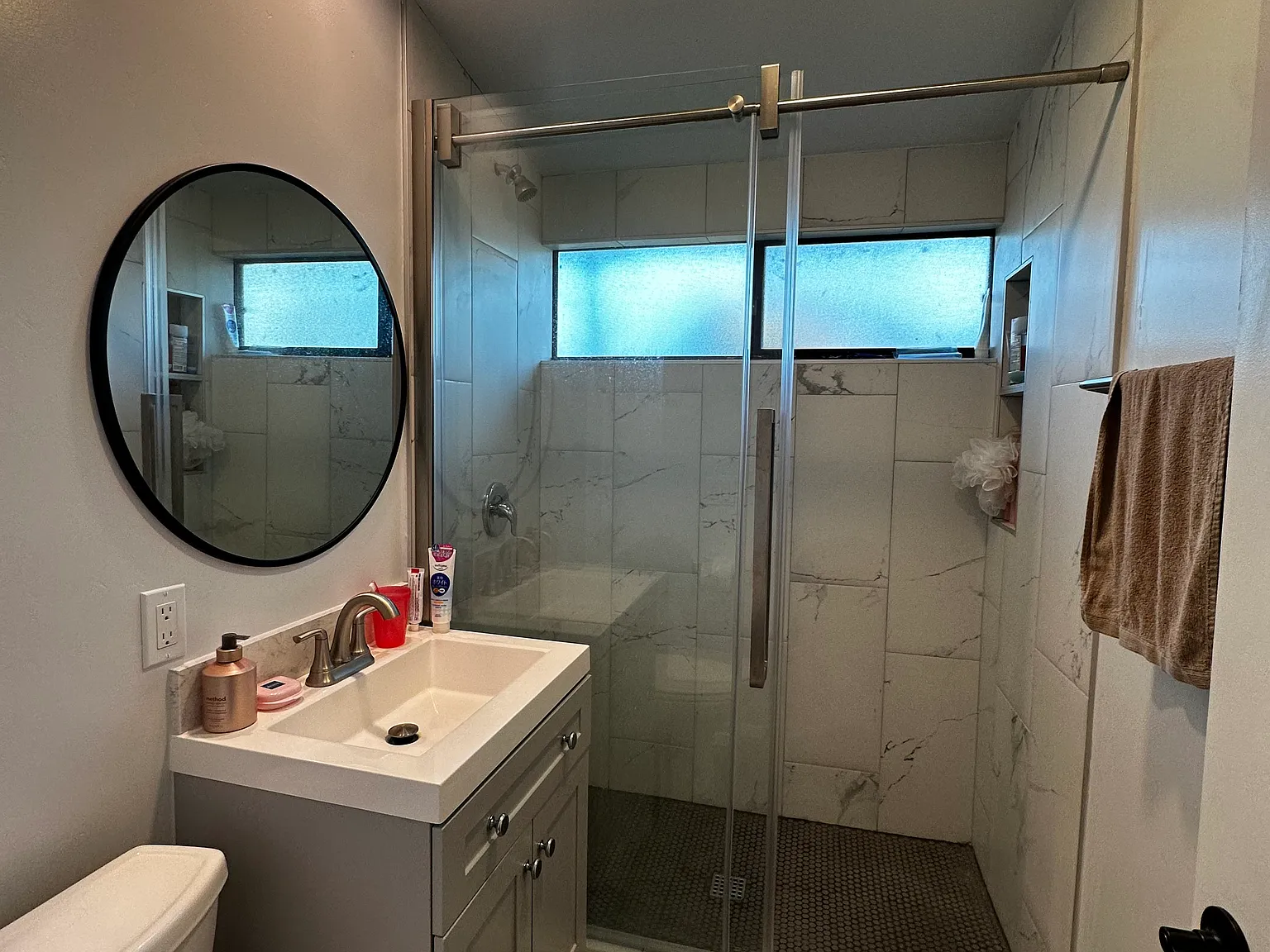 7 bed, 2000 sqft, $7,680 — Photo 2