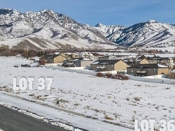 3rd image of 646 N Cherry Ridge Ln