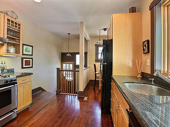 4th image of 1002 Saint Paul St