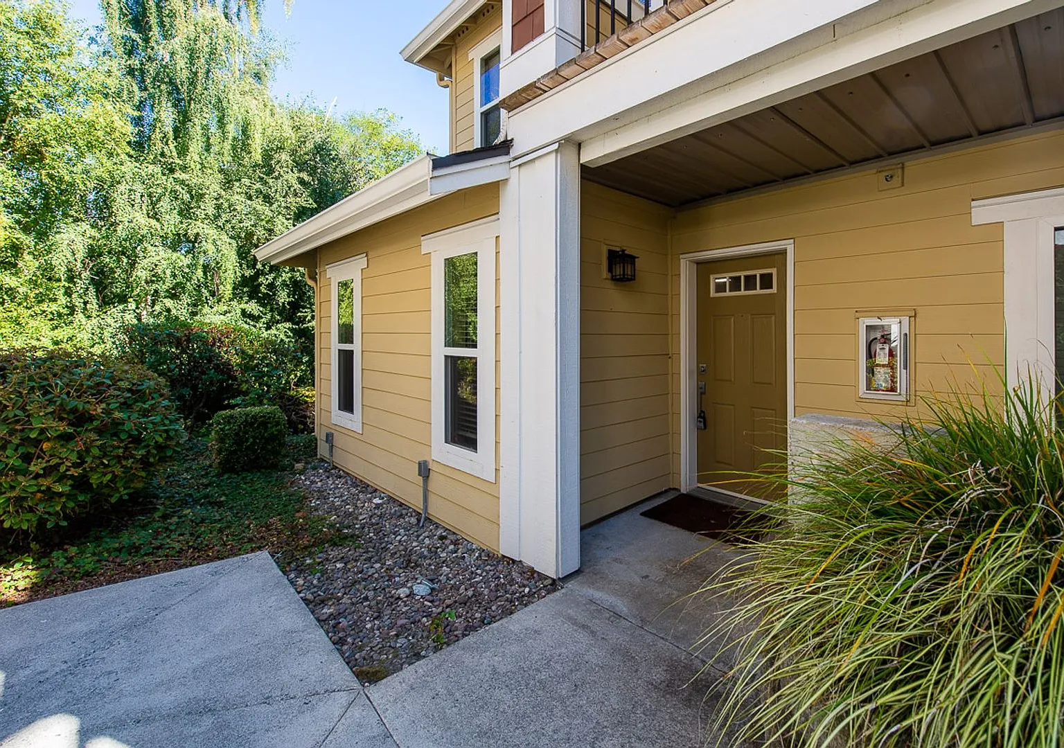 Fabulous Lakemont 2 Bed Condo for Lease! — Photo 1
