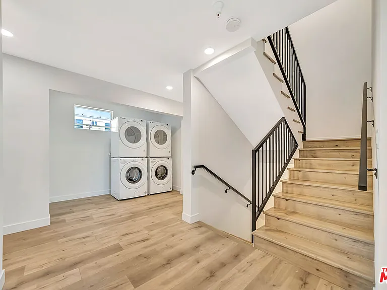 1584 W 37th St #3 — Photo 15
