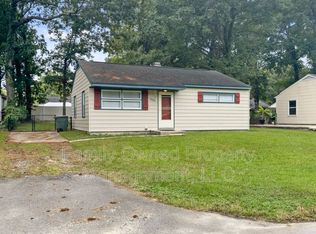 5805 Chaucer Dr, Hanahan, SC 29410