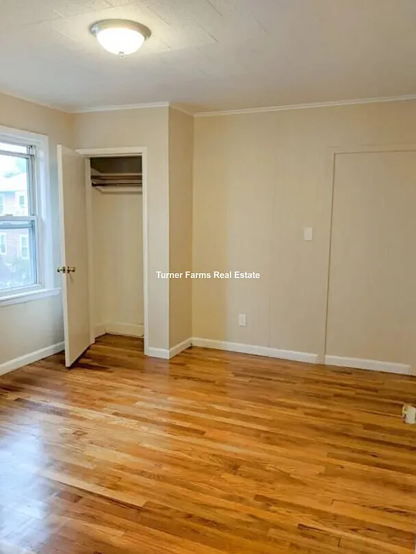 4 bed, 9999 sqft, $5,420 — Photo 2