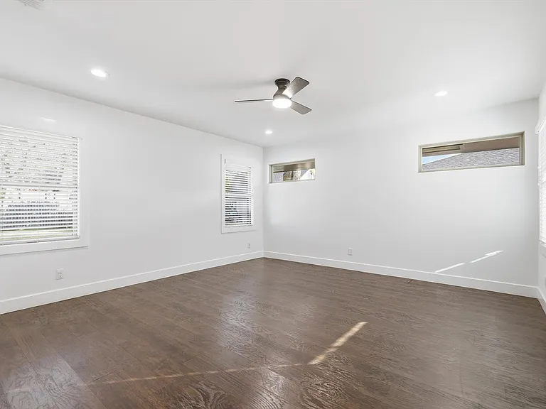 6207 Royal Ln — Photo 11
