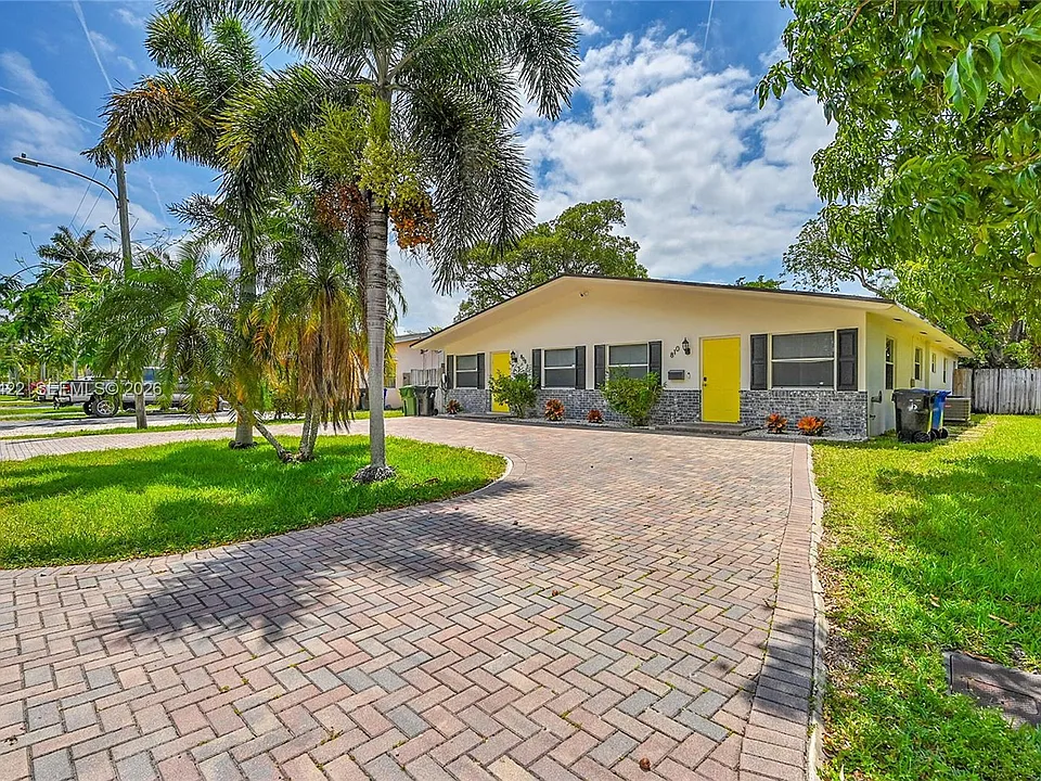 810 SW 12th Ct #810