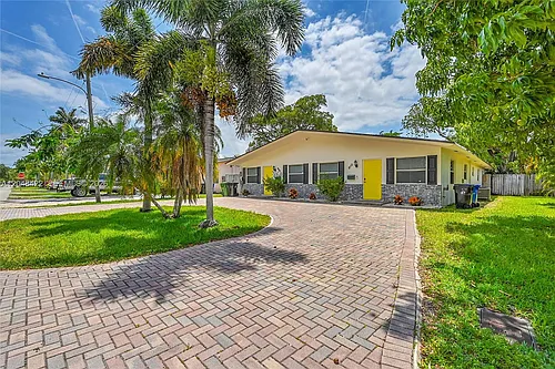 808 SW 12th Ct #808 Photo 1